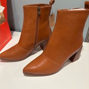 Jeossy Brown Cognac Heeled Booties.